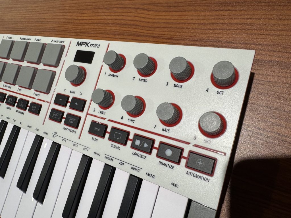 AKAI MPK mini Ⅳ(MK4) リーズナブル・多機能なミニサイズ25鍵盤仕様の