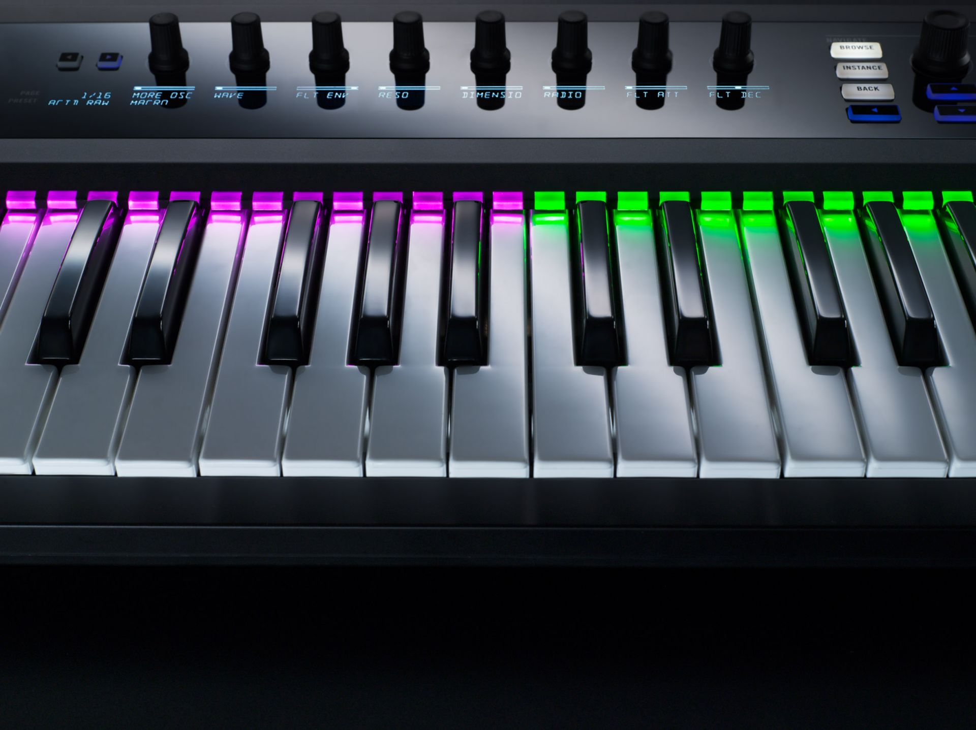 KOMPLETE 10に最適化されたMIDIキーボード「KOMPLETE KONTROL S-SERIES