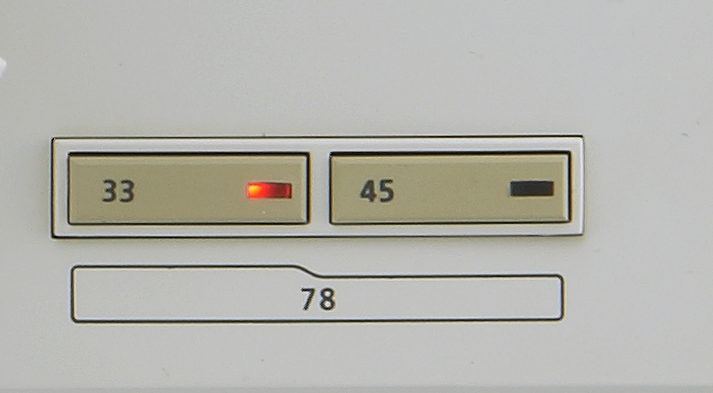 TR-909をモチーフにした限定生産のターンテーブル Roland TT-99