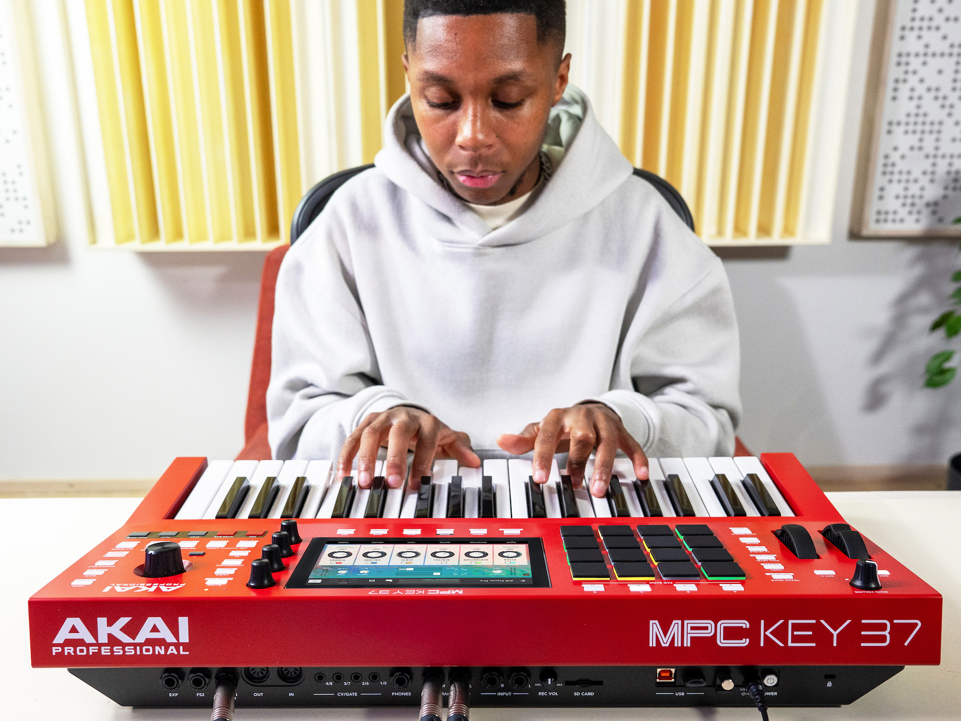 AKAI Professional MPC Key 37 | 37鍵アクションキーボード搭載の
