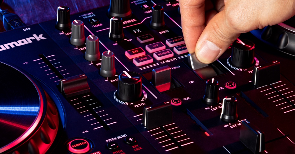 Numark MIXTRACK PLATINUM FX と Mixtrack Pro FX | エントリーモデル