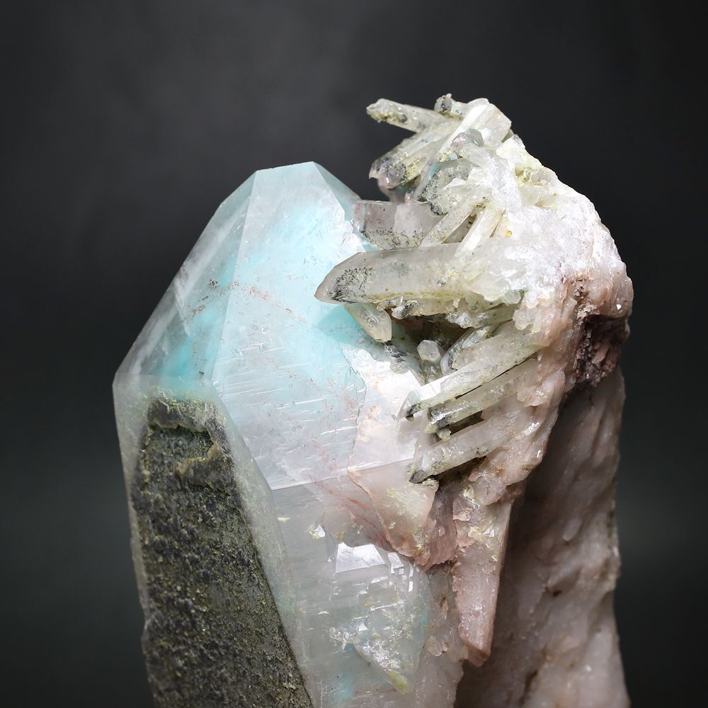 天然石チタニウムインクォーツ原石クラスターA68