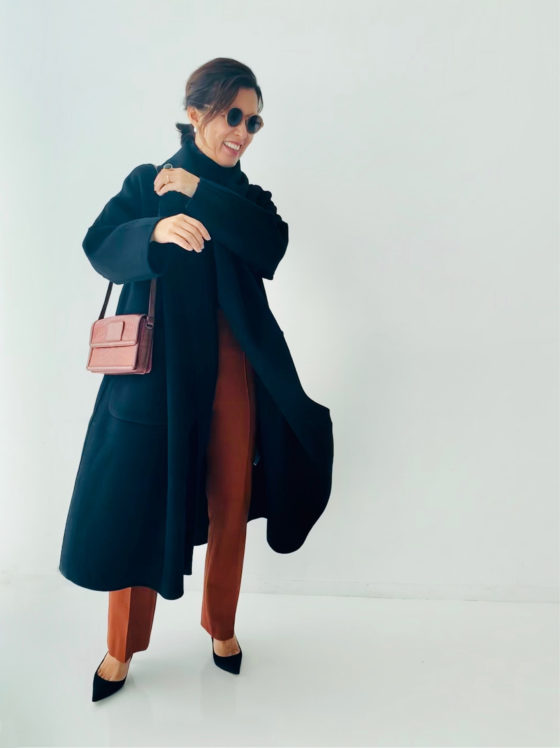 美しい黒」に一目惚れ。 実は1枚目のブラックコートです | 大草直子の