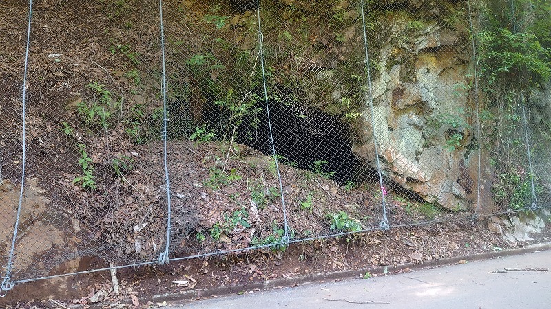 秩父市の中津川にある鉱山跡探索 | スロイスの石を探すぞ！