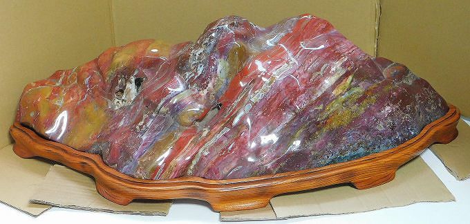 緋山酔恭「山水石美術館」 全国の水石・美石を紹介 佐渡 羽茂五色石