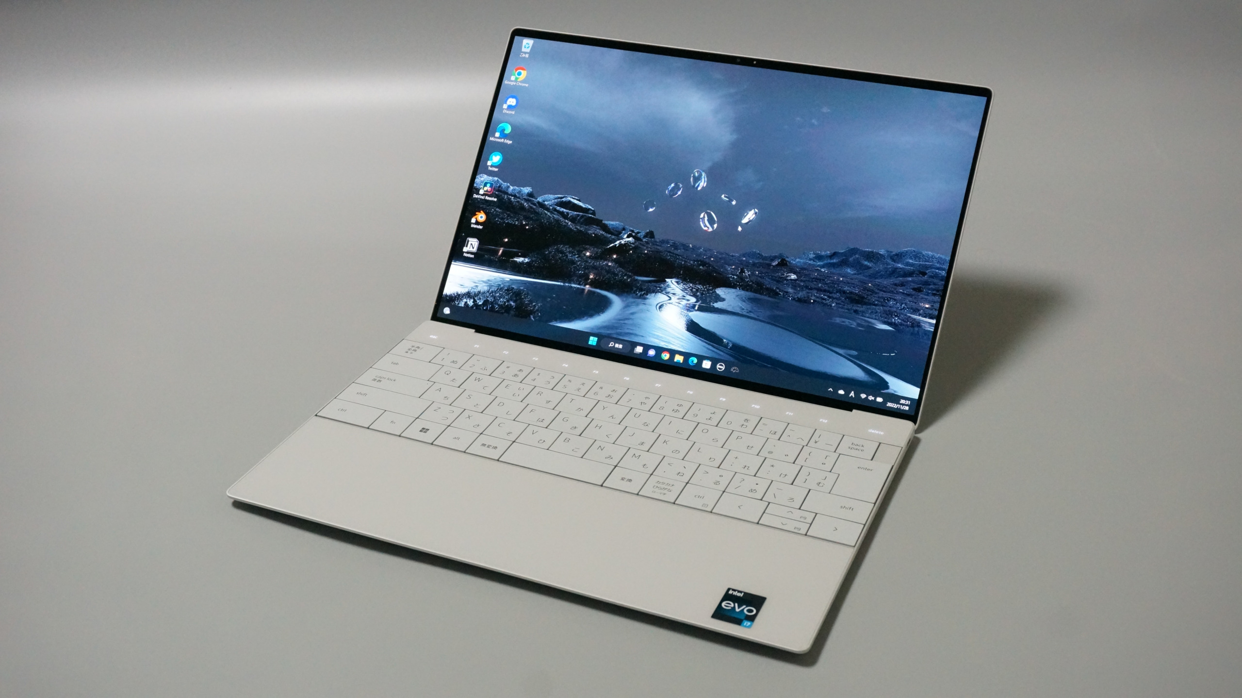 XPS13 9370 白 英字 512GB 16GB 4K タッチディスプレイ これぞ近未来