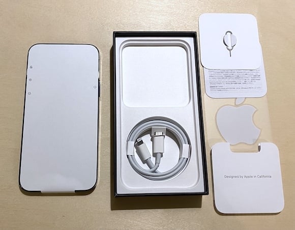 レポ】iPhone12 Proが到着〜パッケージと同梱品を11 Proと比較