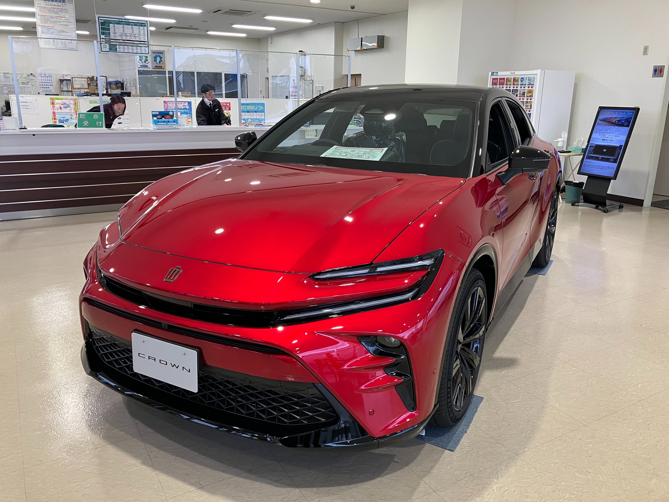 新型クラウンセダン登場！