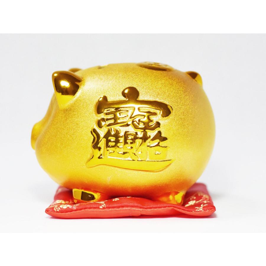 金豚 置物 貯金箱 黄金 ブタ 亥年 陶磁器 金運 赤座布団付 : コッキー