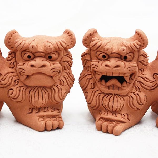 シーサー 素焼き 伏せ横向き（小） 沖縄 お土産 置物 玄関 魔除け