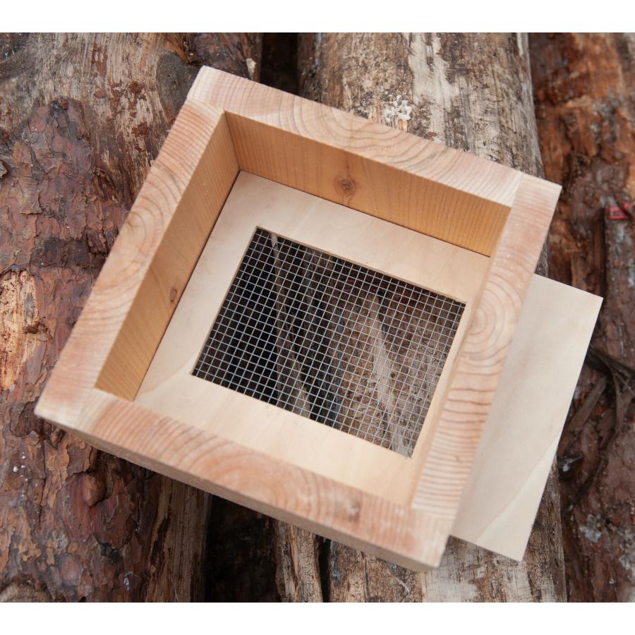 熟練大工作製、柾目板使用で重箱の節抜けの心配なし、日本蜜蜂3段重箱