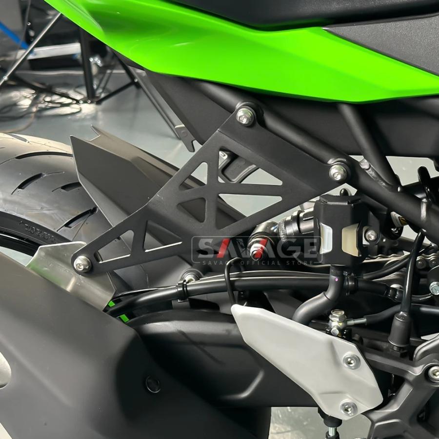 KAWASAKI ZX-25R ZX-4R ZX-4RR サイレンサーステー タンデムステップ用