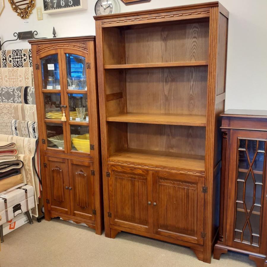 ハンドメイド アンティーク風キルトバー付きブックシェルフ