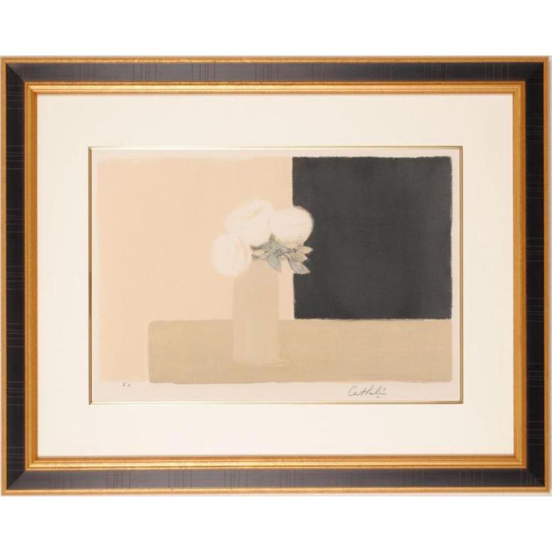 ベルナール・カトラン ピンクと黒の背景の白い薔薇の小さな花束 花