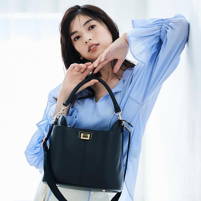 ATAO 315gの軽さ 持ち手、斜めがけ ATAO 315gの軽さ 持ち手、斜めがけ