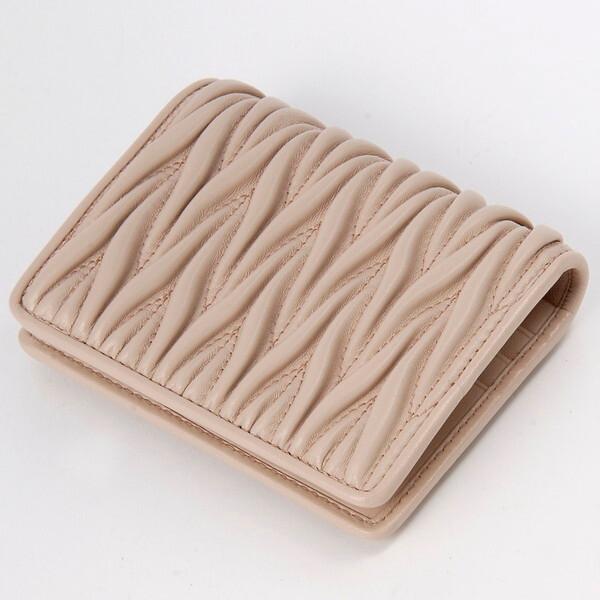 Miu Miu ピンクベージュ キルティング折り財布