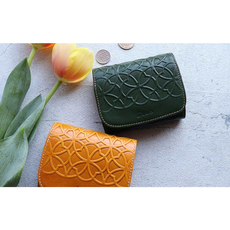 Dakota（ダコタ） 二つ折り財布 かぶせ リリーヴォ 七宝紋 花柄