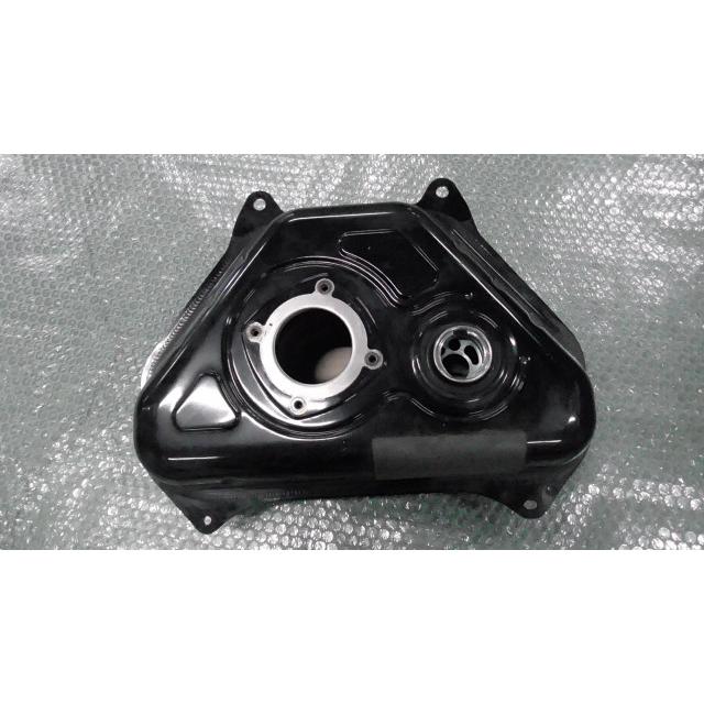 トリシティ125 SE82J-008xxx の ガソリンタンク *1618451101 中古