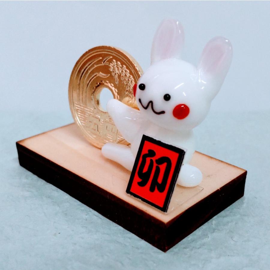 ガラス細工 ご縁 卯 うさぎ 木台付 ミニチュア 置物 雑貨 5円 縁起物