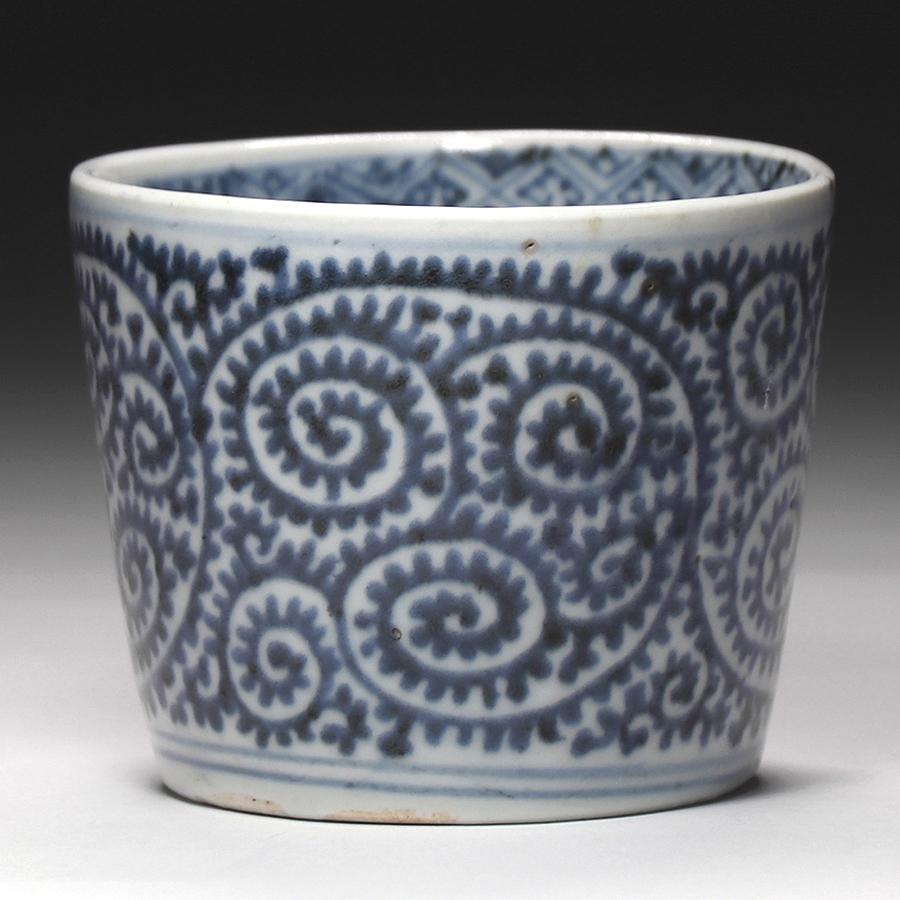 お値下げしました、古伊万里 萩唐草片身変かわりそば猪口 お値下げしま