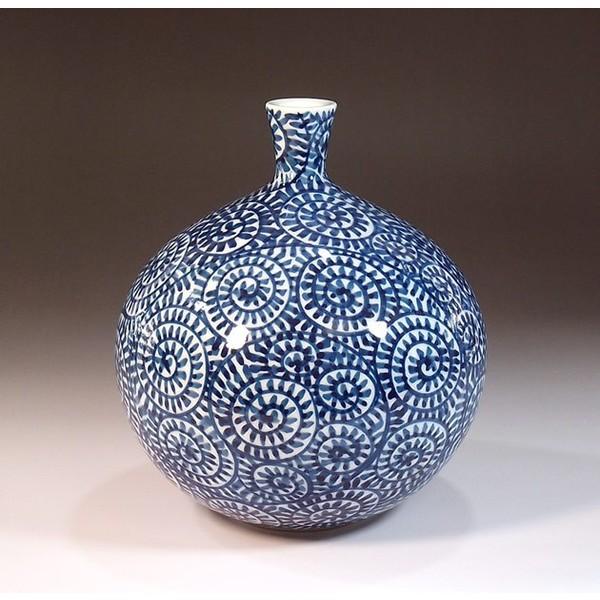 有田焼 染付蛸唐草文様花瓶｜陶芸作家 藤井錦彩 作 : 有田焼 藤井錦彩