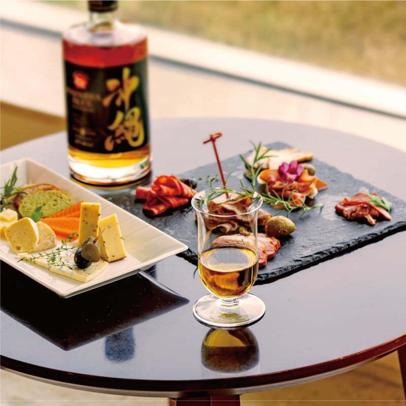 久米仙 沖縄 ISLAND BLUE 8年 40度 ウイスキー 700ml（通常箱） : 久米