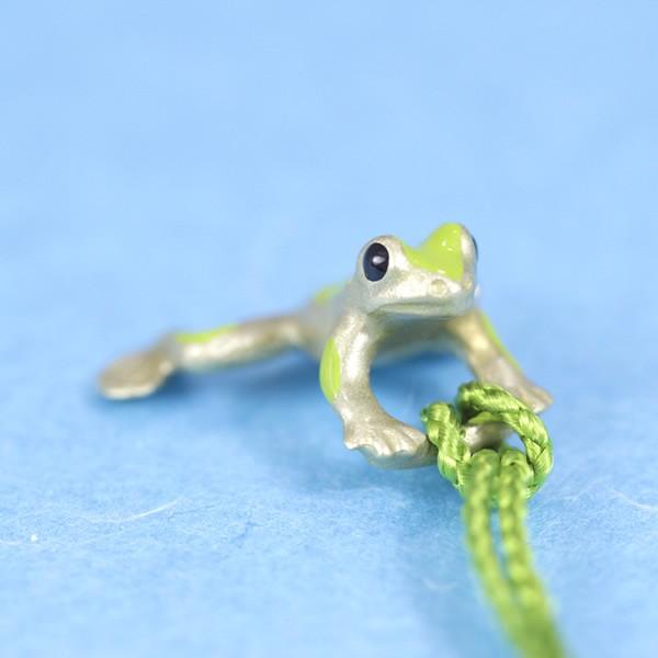 根付 （黄銅製） 蛙・かえる・カエル 足伸 豆 : 京都工芸舎 Yahoo!店