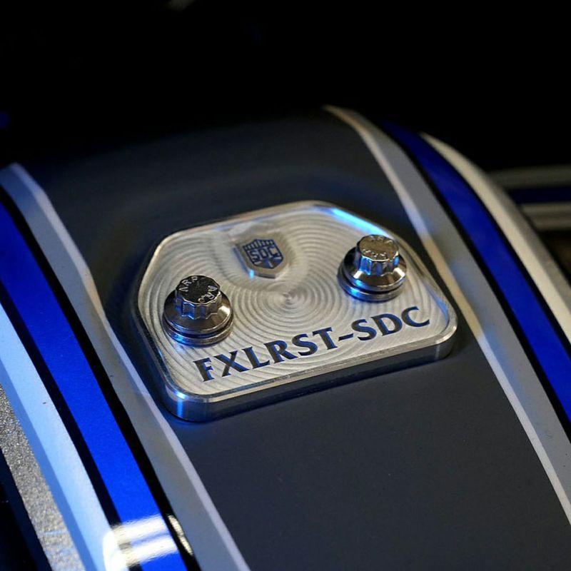 M8 ローライダーST ダッシュバッジ (ブラック) FXLRST San Diego