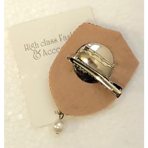 送料無料 エンブレム風 チェーン ブローチ パール キラキラ ブローピン