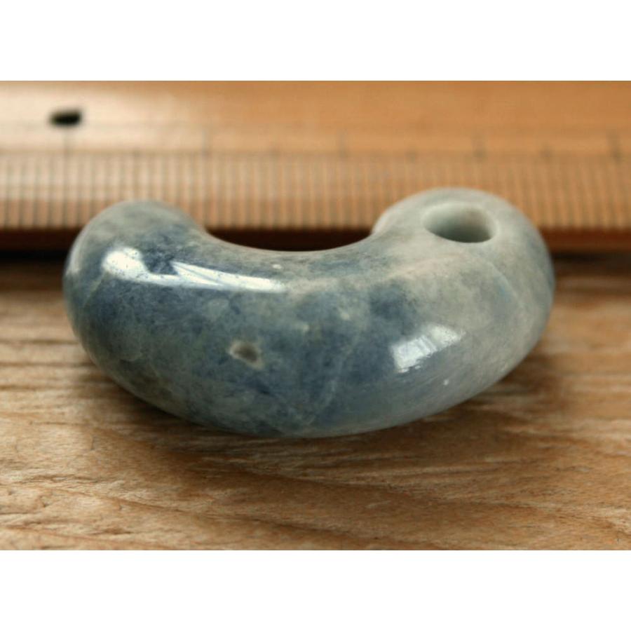 糸魚川青翡翠勾玉 M08653 陽春 作 33mm*20.5mm*11mm 糸魚川産 青ひすい