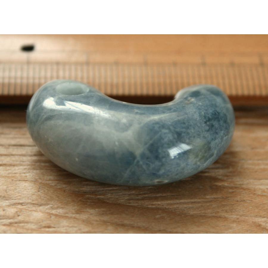 糸魚川青翡翠勾玉 M08653 陽春 作 33mm*20.5mm*11mm 糸魚川産 青ひすい