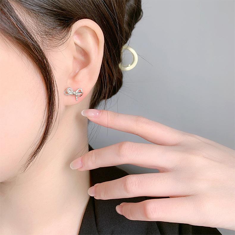 ピアス レディース 高級 リボン 可愛い 両耳 上品 誕生日 記念日