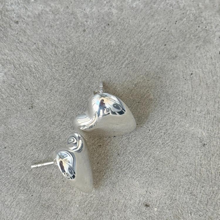 ANNIKA INEZ（アニカイネズ） 2025新作 SILVER MINI HEART STUDS ミニ