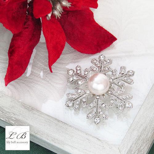 ブローチ(br216) 大粒パール&RS雪の結晶 ラインストーン樹枝状スノー