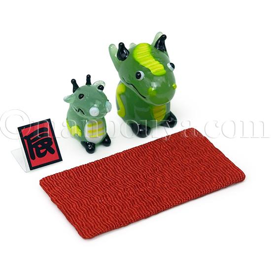 干支の置物 辰 ガラス細工 ミニチュア 雑貨 正月飾り 十二支 親子 布台