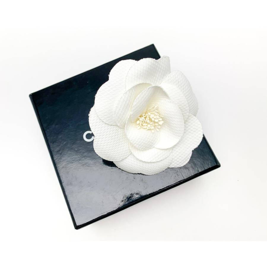 CHANEL シャネル 白 ホワイト 花モチーフ フラワー カメリア