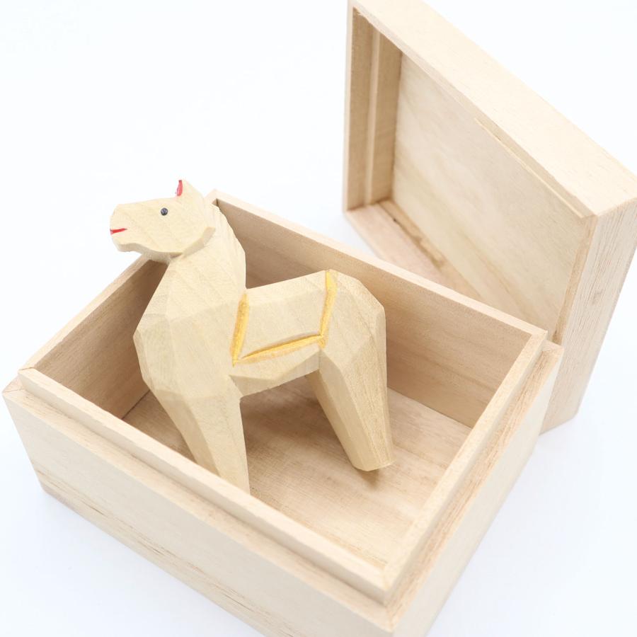 楠一刀彫 午 桐箱入／2026年 令和8年 干支 木彫り 縁起物 置物 木製