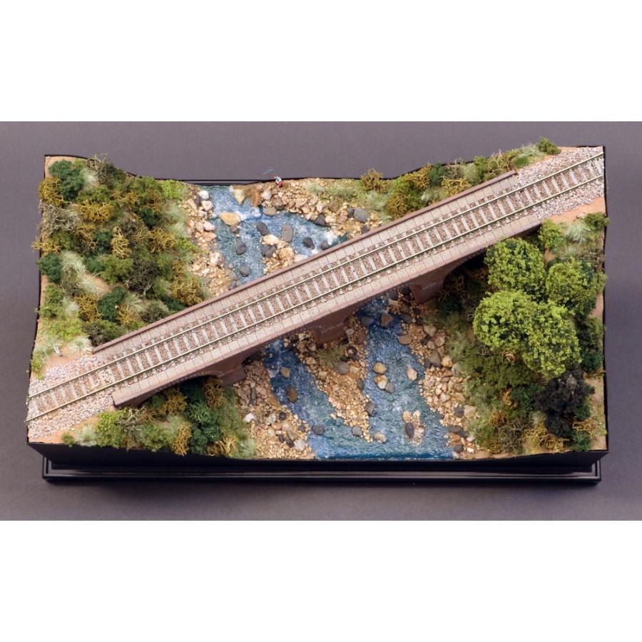 HOゲージ車両展示用ジオラマレンガアーチ橋のある山岳風景（車両は