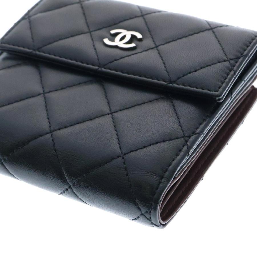 CHANEL（シャネル） マトラッセ 二つ折り財布 黒 ラムスキン シルバー