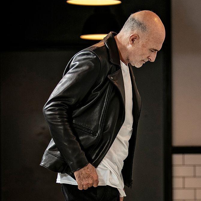 1PIU1UGUALE3 RELAX ウノピゥウノウグァーレトレ ストレッチ レザー