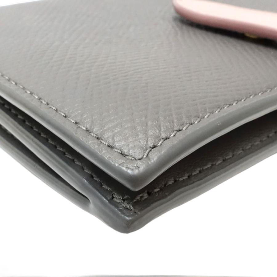 CELINE（セリーヌ） 二つ折り財布 ミディアムストラップウォレット