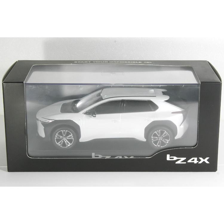 トヨタ特注 1/30 新型 トヨタ BZ4X 2022 カラーサンプル プラチナ