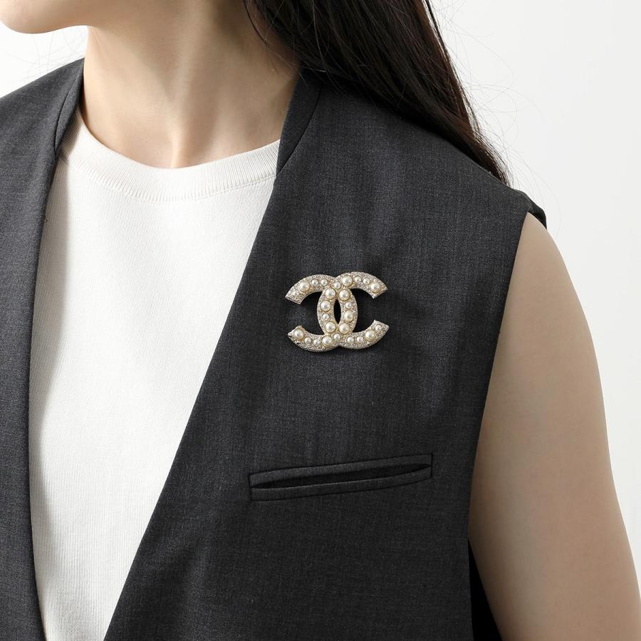 CHANEL パール風ドロップ付き クローバーピンブローチ CHANEL パール風