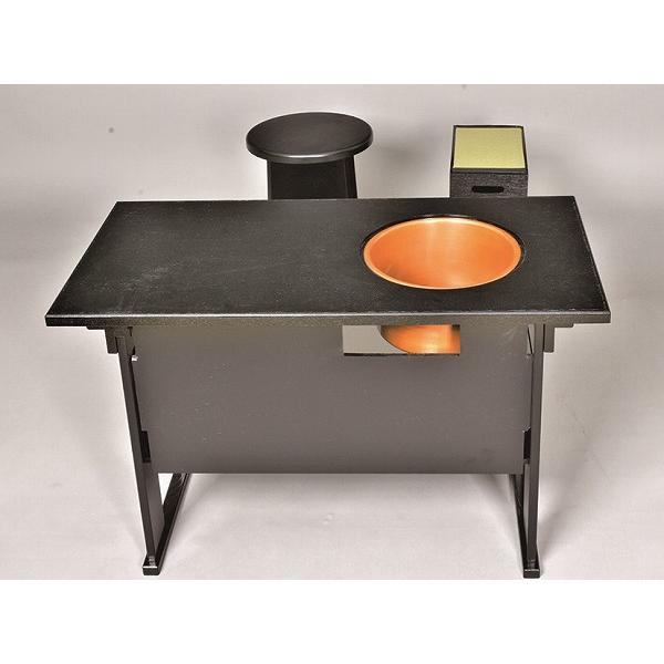 茶道具 立礼棚（りゅうれいだな）、点前机 。 銅丸炉付。 IHヒーター