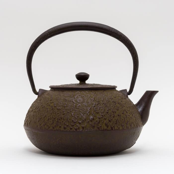 南部鉄器 鉄瓶 送料無料 伝統工芸士 佐藤勝久”平丸型 桜肌 1.2L