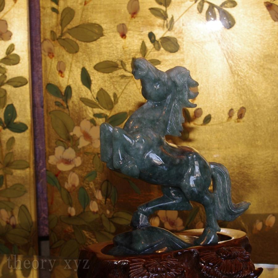 theory xyz 翡翠 馬 置物 立ち馬 大 飾彫り台座付 : theory xyz - 通販