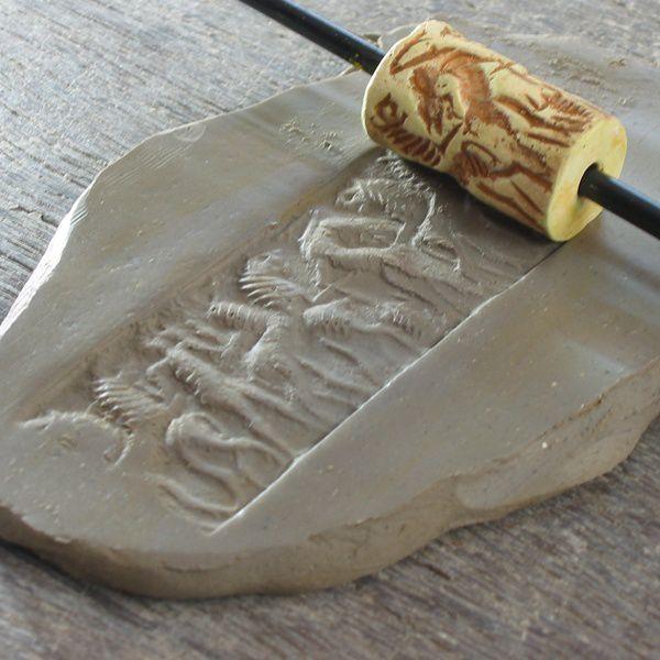 メソポタミア文明「闘争文の円筒印章」レプリカ（模型） : 上野科学社