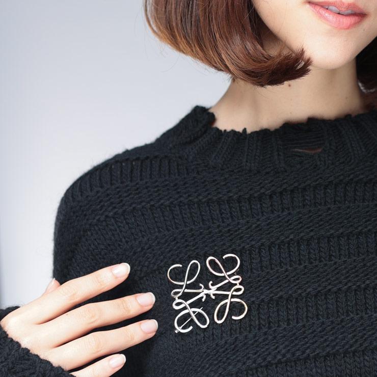 ロエベ シルバブローチ ワイワイ ロエベ シルバブローチ ワイワイ