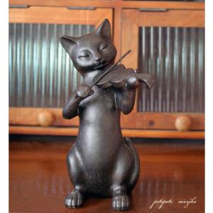 ねこ の 音楽隊 オブジェ アンティーク調 チェロ ガーデニング