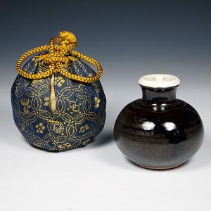 送料無料（茶道具/濃茶器）漢作唐物大名物 利休尻膨茶入写し 笹田有祥